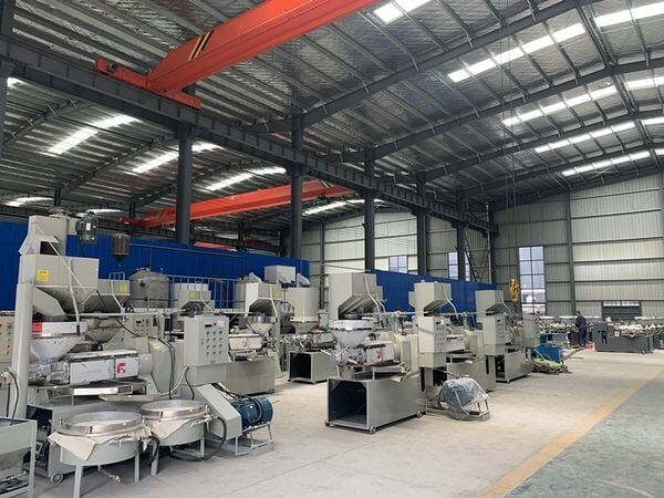 全自動榨油機(jī)全套設(shè)備.jpg 全自動榨油機(jī)全套設(shè)備.jpg